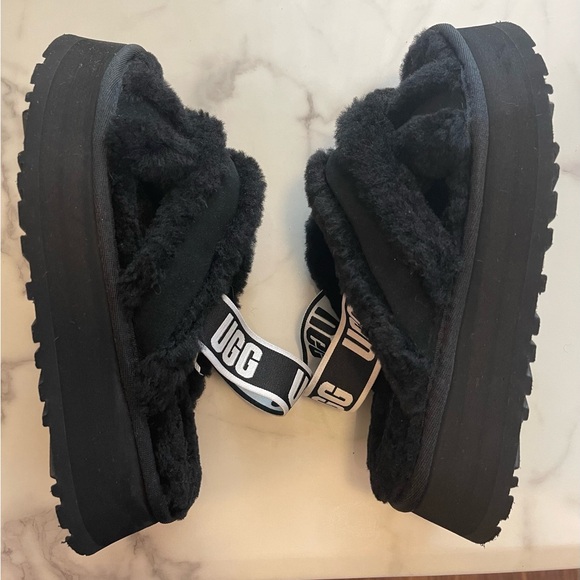 Ugg fuzzy slides - Picture 1 of 6